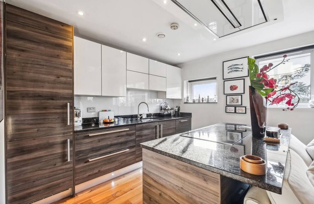 Modern Fulham Three Bedroom Apartment