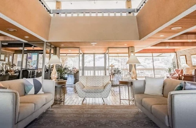 Luxury 2 Bed /2Bath Palm Springs Tennis Club