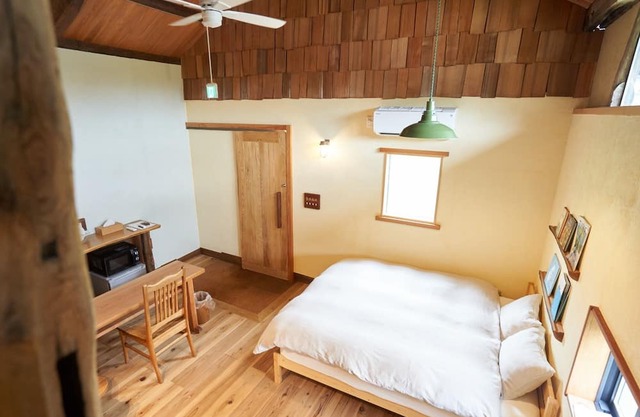 A private lodging house renovated with natural mat / Wake-gun Okayama