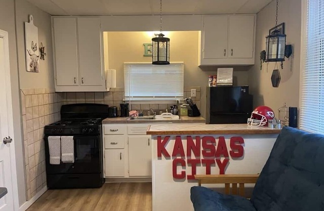 Cozy Studio in Strawberry Hill