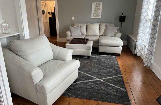 Quiet Williamstown apartment close to downtown. 20 Min to Jiminy Peak!