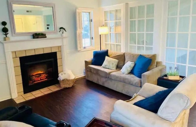 Cozy Villa Spa Retreat - Near Mohegan, Hot Tub, Pools, Sauna, Spa on Premises