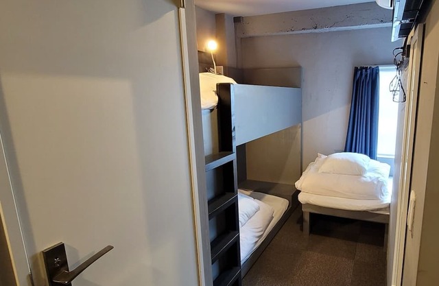 Triple room bunk bed single bed / Toshima-ku Tokyo