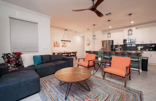 TH 4Br walking distance to Club