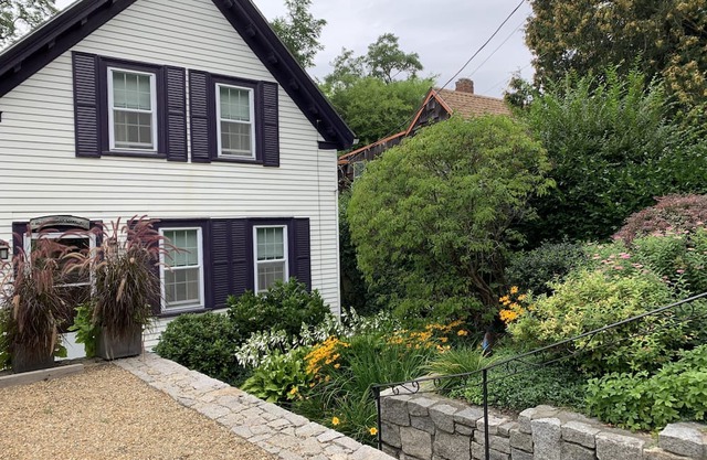 Seaside Community, Charming Year Round Home, Plum Cove Cottage