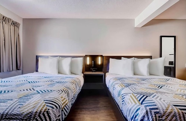 Ideal Mix of Comfort and Value! 3 Units with Free Parking, Pets are Allowed