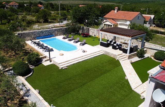 Villa Elder