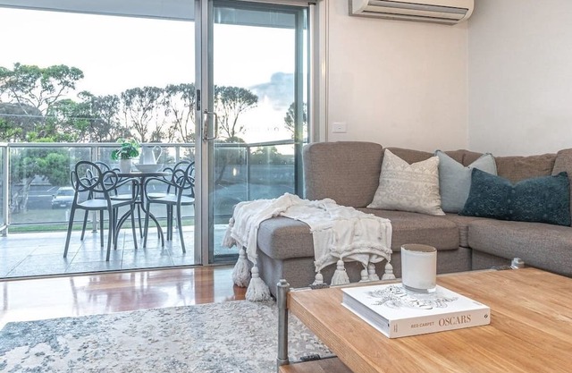 Soothing 2-bedroom apartment with AC in Warrnambool