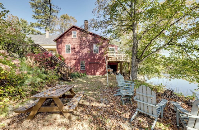 All-Season Lakefront Escape 8 Mi to Mount Sunapee