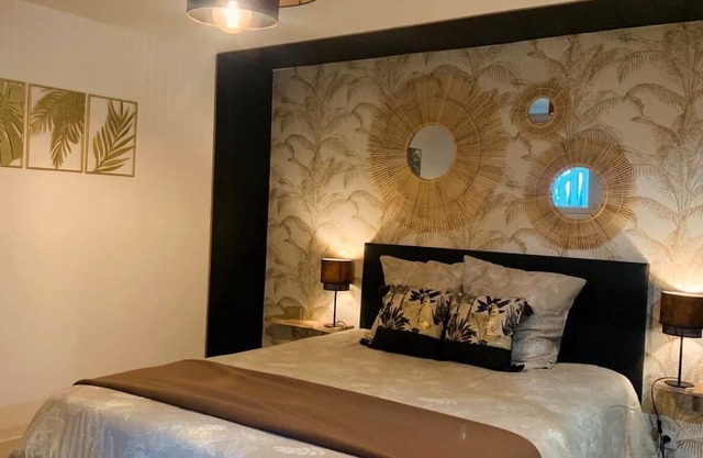 Guest Room 'Chambre Camélia' with Shared Garden and Wi-Fi
