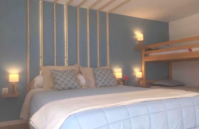 Guest Room 'Chambre Cerise 6min from Puy du Fou' with Shared Garden and Wi-Fi