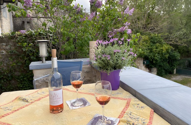 Holiday Home 'Orange - Paradis De Provence' with Mountain View, Private Terrace and Wi-Fi
