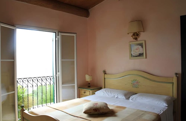 'Le Rose' Room with Sea View, Wi-Fi and Air Conditioning