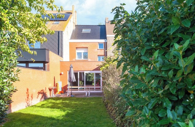 Spacious town house at canal with garden