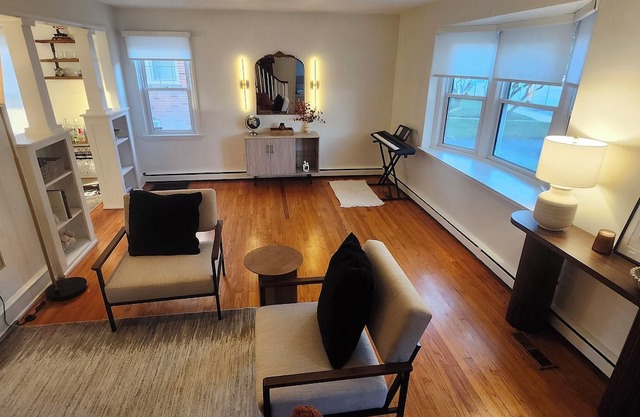 4-bedroom 2 Full Bath Cozy Retreat