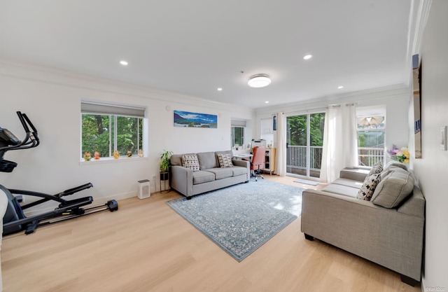 1800 SqFt Private Home, 3BR, King Bed, Free 2 Parking, AC, Near Airport