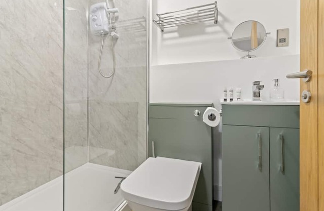 Pear Tree - BRAND NEW Stylish City Centre Apartment - Sleeps 4