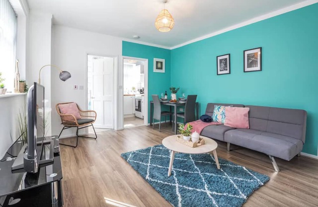 Greater Manchester | Cosy Home | Sleeps 4