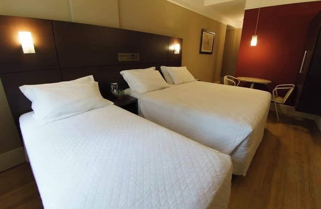 Contemporary Triple Casal Stay with Stylish Touches Near São Paulo Sights