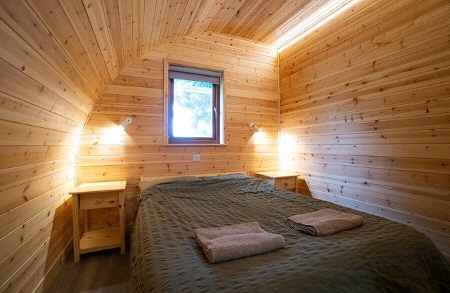 Lidgate Star Cabin 1 · Eco-friendly cabins next to a 16th century pub