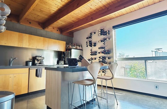 Downtown Modern Loft Steps from Roosevelt Row-Smart Living, Garage, Pool & Yard