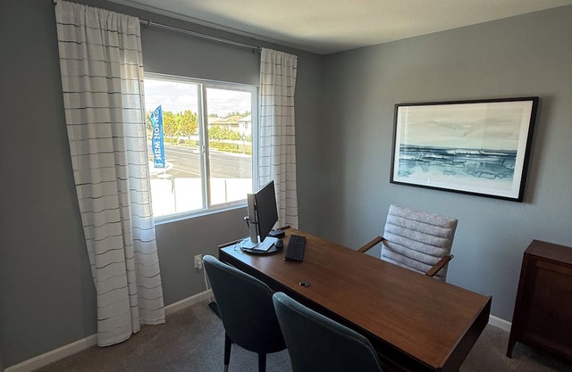 Bright 4-bedroom house with AC in Lathrop