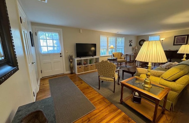 Charming 1930's restored 3 bedroom home in Historic Seville. Ohio