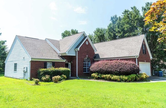 Spacious Vaulted 4BR Near Mall of GA + Sleeps 12