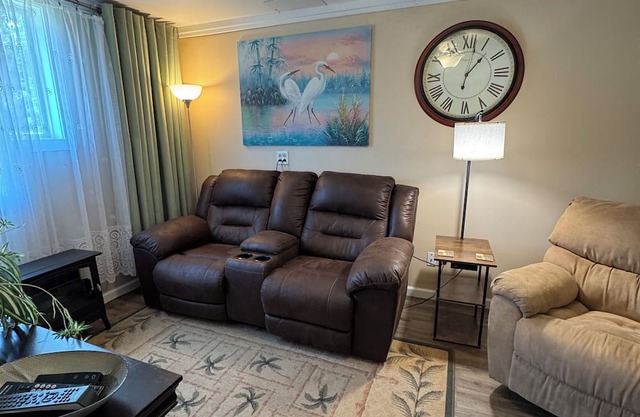 Backyard Bliss Retreat - Apartment with private entrance and beautiful views