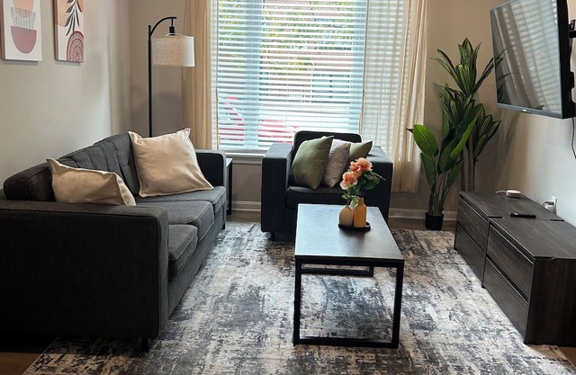 Modern All-Inclusive Stay in Prime Downtown Akron Location