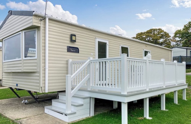 2 bedroom accommodation in Thorness near Cowes
