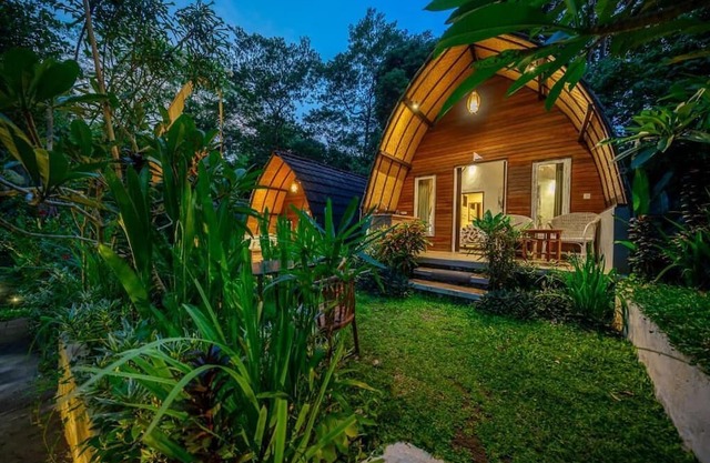 Jungle River Villa for 10 Thrill Seekers - Pool, Yoga, Tubing, ATV - Near Ubud