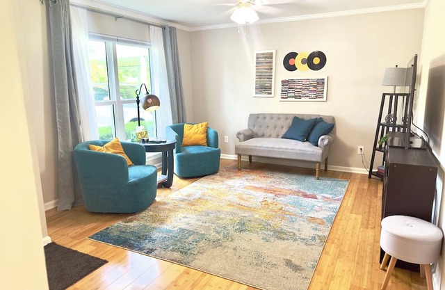 Lovely 2-bedroom house with AC in charming Southside Savannah