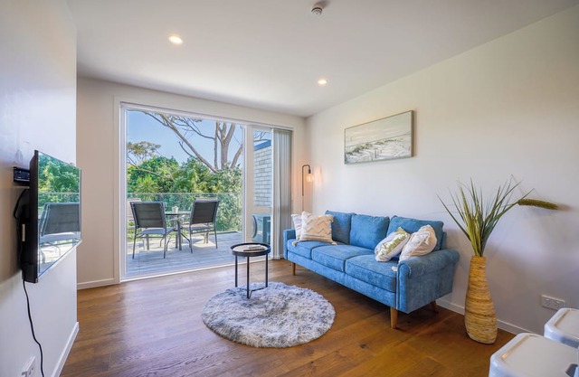 Contemporary Family Retreat– Close to Airport