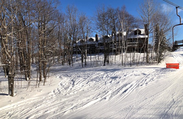 Cozy 1B/1B Condo w/ Massage Chair & Jetted Tub!