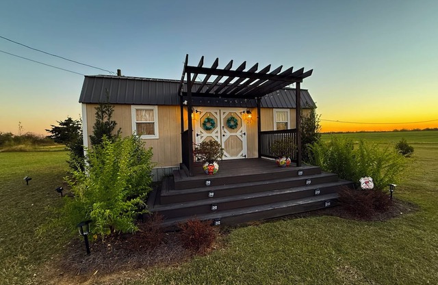 Charming 1-bedroom Cottage in Slocomb, Alabama with AC