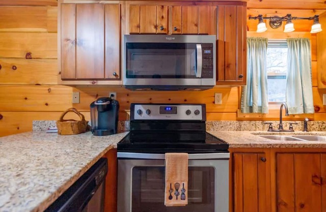 Cozy Log Cabin Tiny Home Near Raleigh – Perfect for Monthly Stays