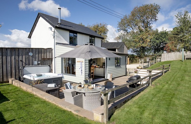 A stylish and comfortable countryside cottage set on a charming working farm