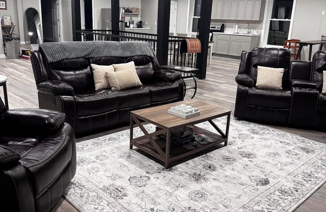 BRAND NEW, SPACIOUS, FUN - The Wolves Den on Fraley