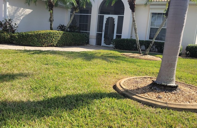 Spacious 2BR/2BA in Golf Community – Pool, Fitness Center & Onsite Restaurant!