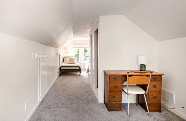 Cozy Charming 2BR Cottage - Perfect for Traveling Professionals