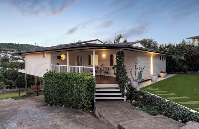 The Coral Hideaway - coastal escape/ocean views