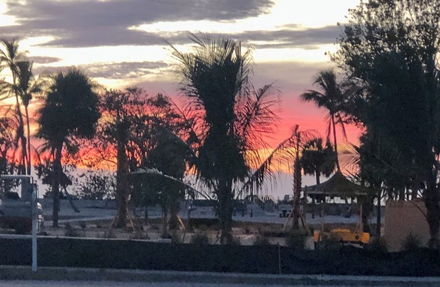 Beautiful 1BR/1.5BA condo directly across from Lowdermilk Beach in Naples!