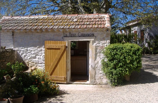 Bed and Breakfast 'Fanny' with Shared Pool, Shared Garden and Wi-Fi