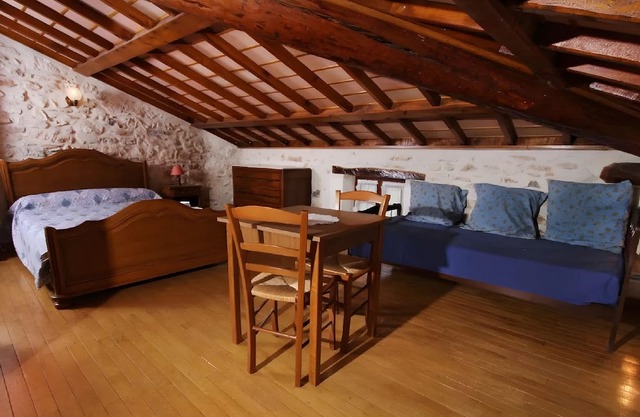 Bed and Breakfast 'Manon' with Shared Pool, Shared Garden and Wi-Fi
