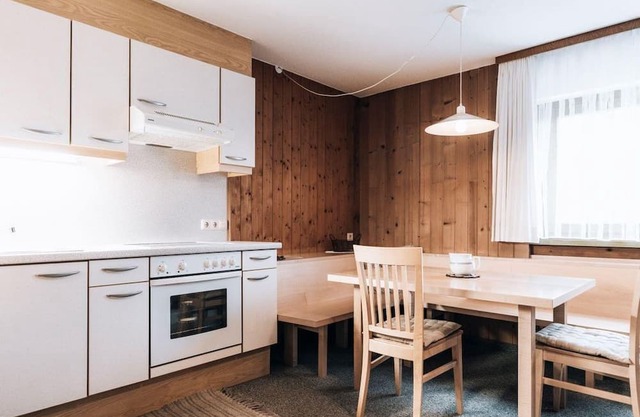 Apartment first floor - Guesthouse Apartments Lässer