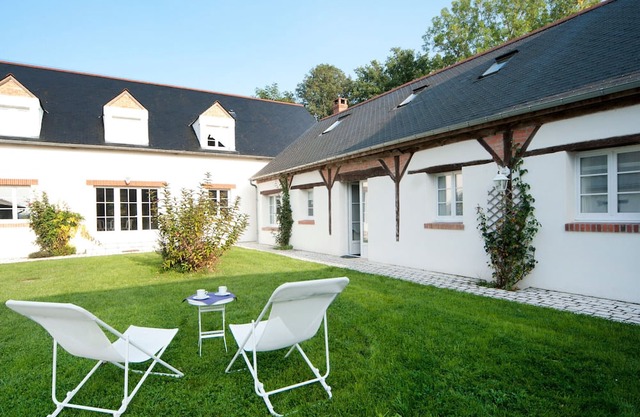 Elegant room by the Loire, near Paris