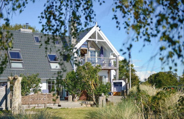 Enjoy your vacation: Terrace, fireplace & sea view at BEACHHOUSE-Fehmarn -Ostwind