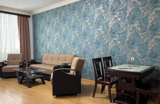 Sweet Home 2-bedroom apartment on Northern ave