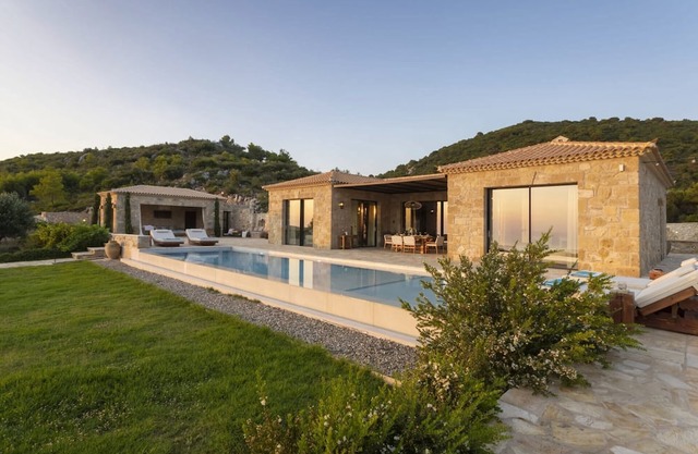 Estrella - Two Bedroom Villa, Sleeps 4